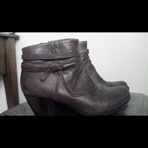 Baretraps Grey Booties / Boots Size 7